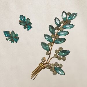 Czech Aqua & White Glass Floral Spray Gold Tone Brooch Screw-Back Earring Set